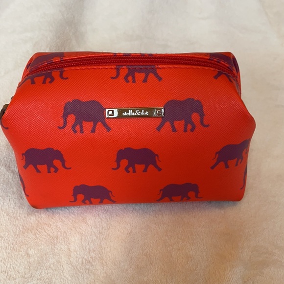 STELLA & DOT Elephant Pouf in Poppy Red - Picture 2 of 11